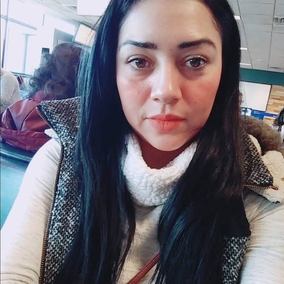 Meet your Posher, Roxy2019 - Picture 1 of 1